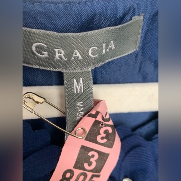 GRACIA Blue Sleeveless with 3-D Flowe Detail - Picture 6 of 7